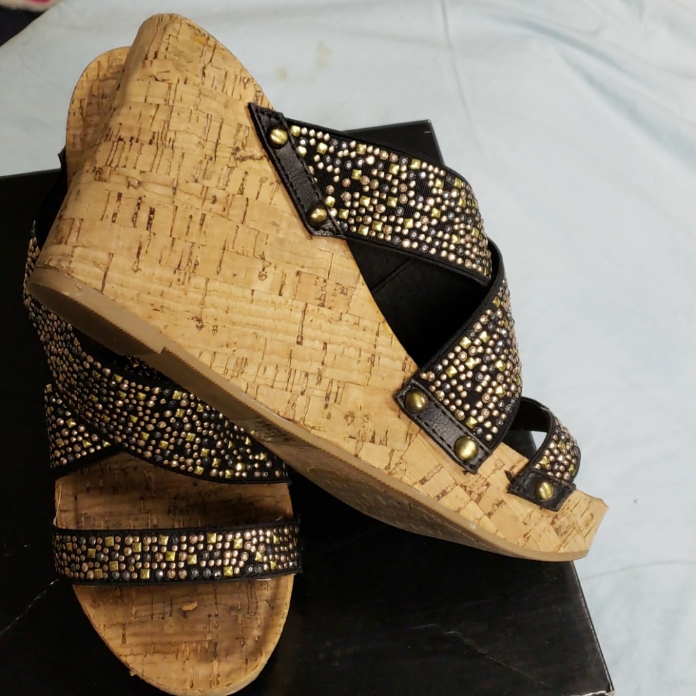 Sandals - Picture 2 of 3